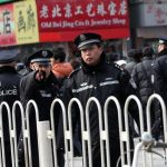 Impiden que periodistas graben protestas en China
