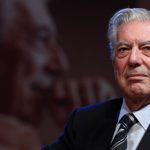 Premian a Vargas Llosa por su trayectoria como periodista