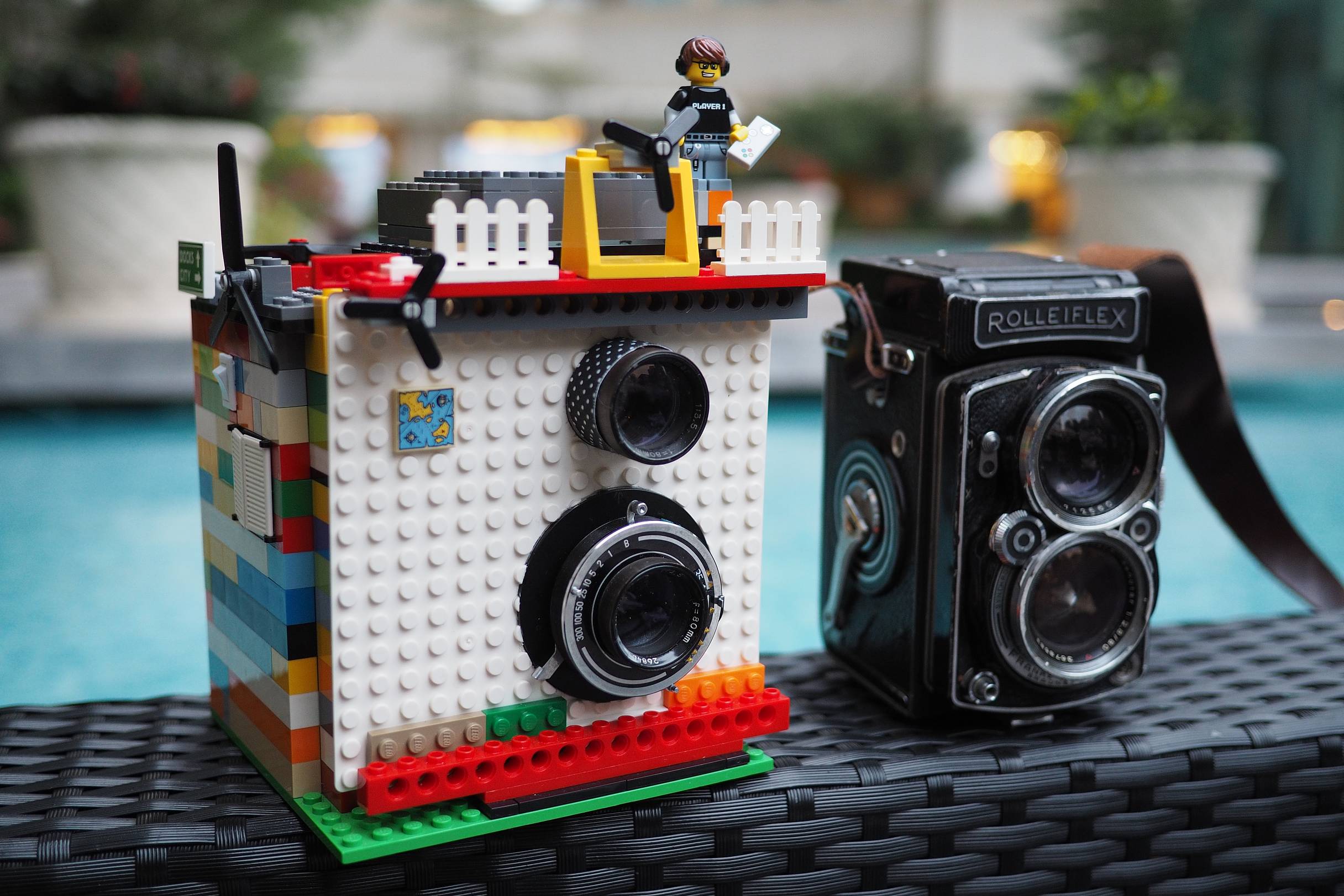 Una cámara instantánea fabricada con Lego